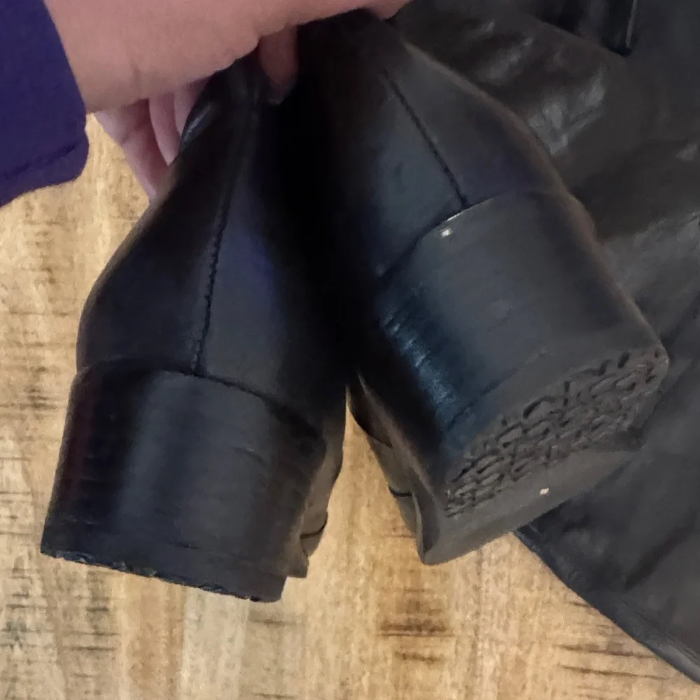 100% genuine Black Leather Knee-High Boots EUC INSIDE Zipper